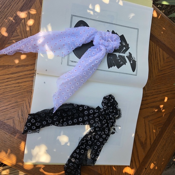 Pair of Floral Printed Eyelet Hair Tie Scrunchies - Picture 3 of 9